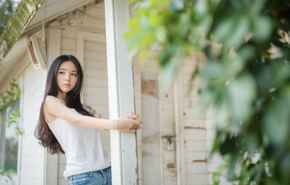 “王印不能动。”刘备摇了摇头，这点上他还是很清醒的，如果能够攻破洛阳，将吕布赶回关中的话，这块王印，如今已经成为了烫手的山芋，刘备是绝不能碰，哪怕他确实有着封王的资格也不行，没有实力，而且也没有打破关中，凭什么封王？